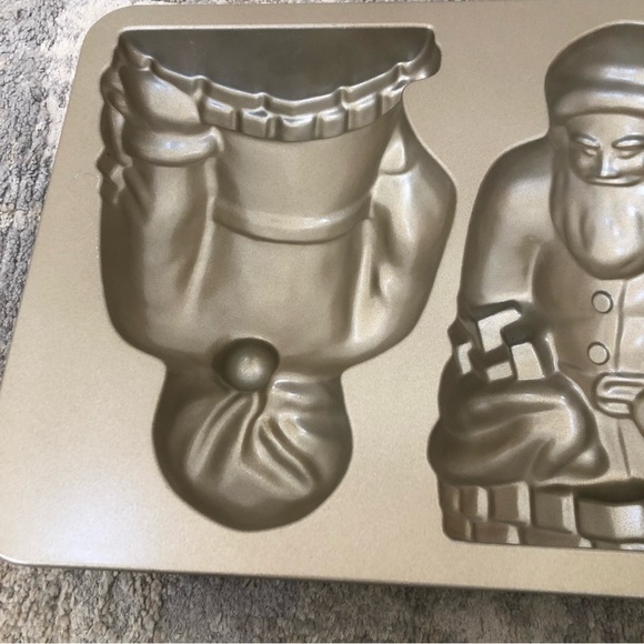 Nordic Ware Vintage Santa Claus Cake Pan 10 Cups 2.4 Liter Mold 3D Christmas GUC - Picture 2 of 11